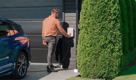 Infografika su žingsniais, kaip įsirengti elektromobilio įkrovimo stotelę