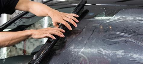 automobilio langų tamsinimo procesas servise