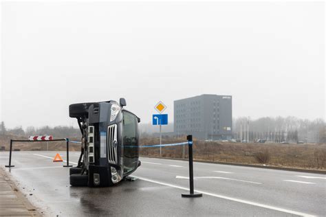 Apvirtęs automobilis Pravieniškių gatvėje