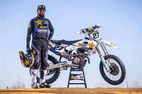 Komandos „Rockstar Energy Husqvarna Factory Racing“ nuotrauka su Arminui Jasikoniu