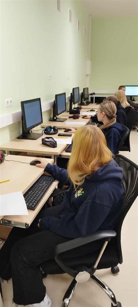 Instruktorius ir mokinys praktinėje pamokoje