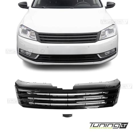 Automobilio priekinės grotelės su uždengta dalimi žiemą