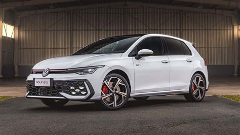 Volkswagen Golf GTI interjero nuotrauka su languotomis sėdynėmis