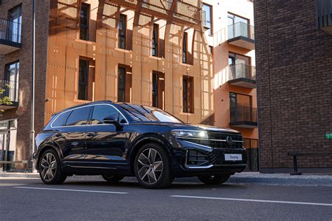 Volkswagen Touareg pirmos kartos modelio eksterjero nuotrauka bekelėje