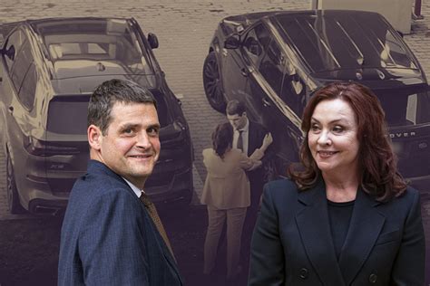 Tematinė nuotrauka: žmonės, sprendžiantys dėl automobilio nuomos ar pirkimo verslo reikmėms