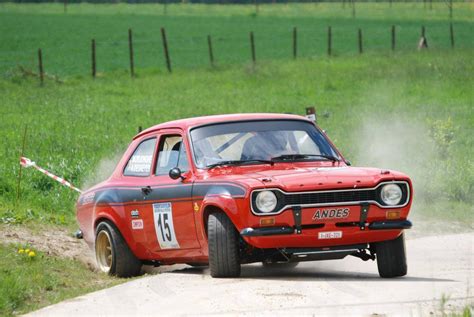 Ford Escort ralio automobilis trasoje