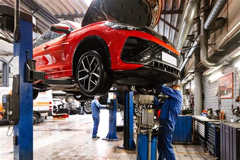 Naujo automobilio programavimo sesija autoservise