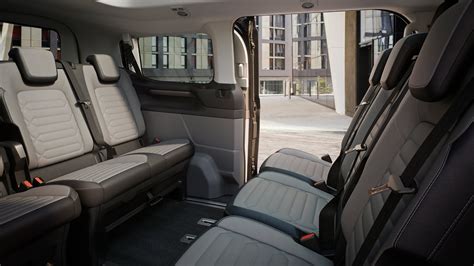 Ford Tourneo Custom prabangios įrangos salono detalės: panoraminis stoglangis, sėdynės
