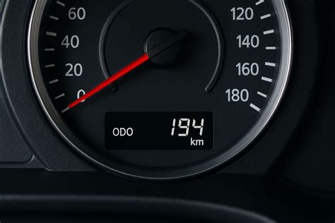 Tematinė nuotrauka: odometras ir automobilio salonas