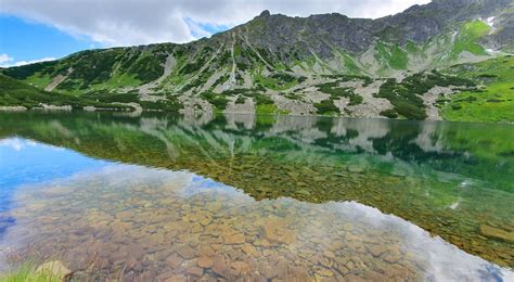 Aukštųjų Tatrų panorama su kalnų viršukalnėmis ir ežerais