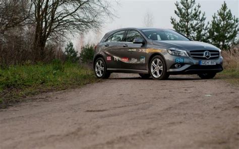Mercedes-Benz A-klasės automobilis „briedžio testo“ metu