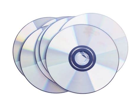 Pavyzdys: skirtingų tipų optiniai diskai (CD, DVD) ir jų pakuotės