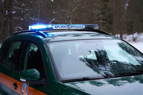 Nuotrauka: Aplinkos apsaugos departamento automobilis su specialiu ženklinimu