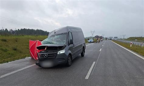 Sudaužytas mikroautobusas po avarijos Lenkijos kelyje S2