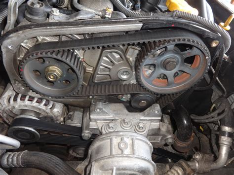Opel Astra 2.0 CDTI variklio paskirstymo diržo ir jo komponentų schema