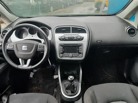 Interior photo of Seat Altea showing spacious cabin and dashboard