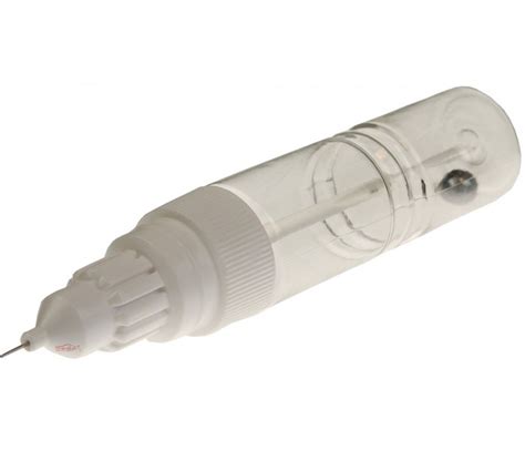 schematinis piešinys, kaip dažų korektorius padeda paslėpti įbrėžimą ant automobilio kėbulo