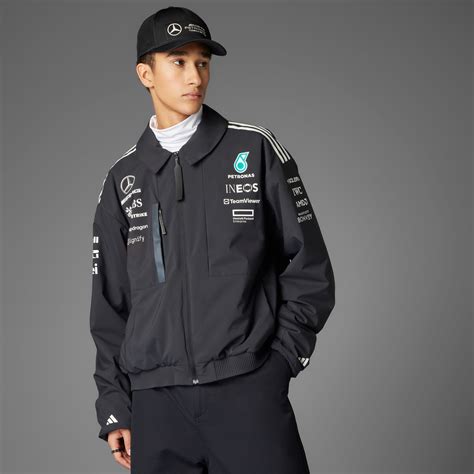 Y-3 Mercedes AMG Petronas F1 Team kuprinės dizainas su logotipais