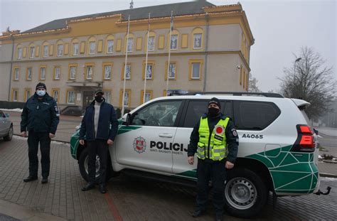 Tematinė nuotrauka: naujas policijos automobilis Vilniaus gatvėje