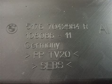 BMW spalvos kodo lipduko vieta po variklio gaubtu