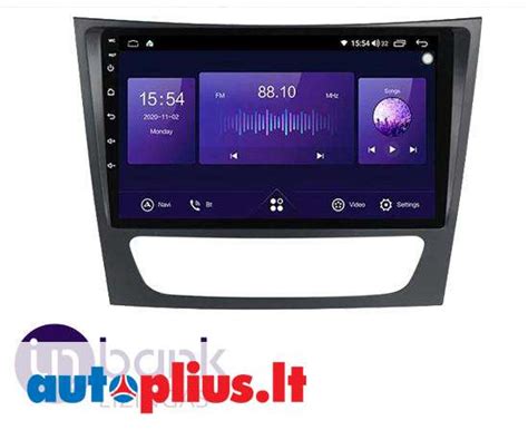 Mercedes-Benz A klasės interjeras su multimedijos ekranais