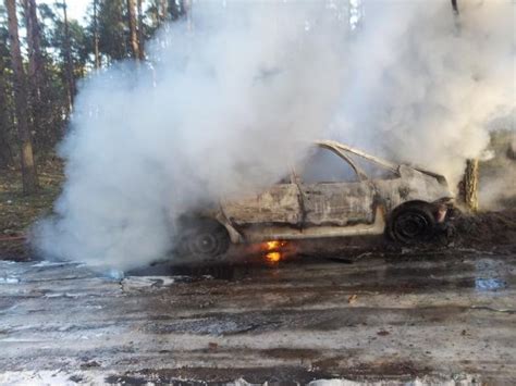 Teminė nuotrauka: avariją patyręs automobilis tempiamas tralu