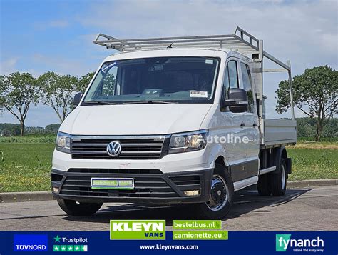 Nuotrauka: Volkswagen Crafter bortinis sunkvežimis su vienguba arba dviguba kabina, demonstruojantis krovinių talpą