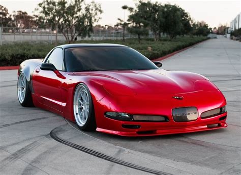 „Corvette C5“ interjeras su vairuotoju
