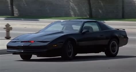 Automobilis KITT iš serialo „Ratuotas riteris“