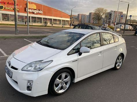 Toyota Prius automobilis su taksi ženklais