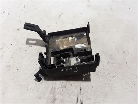 Ford Transit 2010 saugiklių dėžės schema po variklio gaubtu