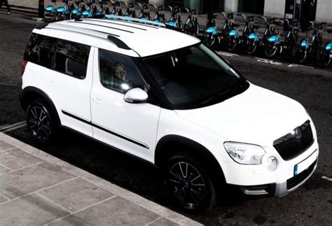 Thematic photo of Skoda Yeti in urban environment