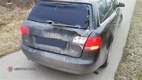 Sudužusio automobilio Audi A3 nuotrauka avarijos vietoje Latvijoje