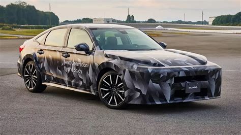 Infografika: Honda automobilių modelių linija (Civic, CR-V, Accord ir kt.)