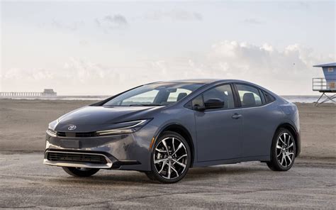 Toyota Prius Plug-in Hybrid modelio ir hibridinės sistemos schema