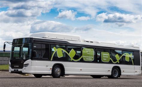 Tematinė nuotrauka: Akrono metro autobusas, varomas gamtinėmis dujomis, iliustruojantis pažangą alternatyvių degalų transporto srityje