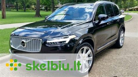Volvo XC90 salonas su integruotu ekranu ir komforto funkcijomis