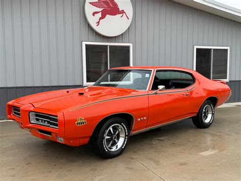 Schema: 1969 m. Pontiac GTO „The Judge“ versijos išorės ir variklio ypatumai