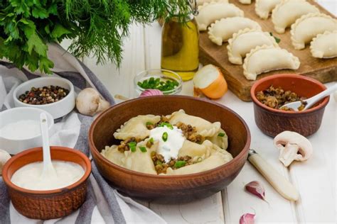 Tradicinis gruzinų chačapuri patiekalas ir chinkali koldūnai