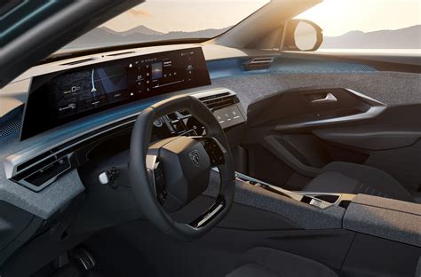 Peugeot 3008 i-Cockpit interjero vaizdas su skaitmeniniu prietaisų skydeliu, centriniu ekranu ir aukštos kokybės apdaila