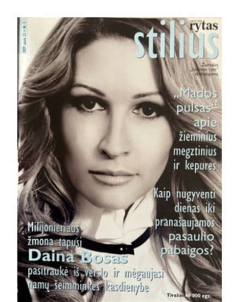Daina Bosas prie automobilio