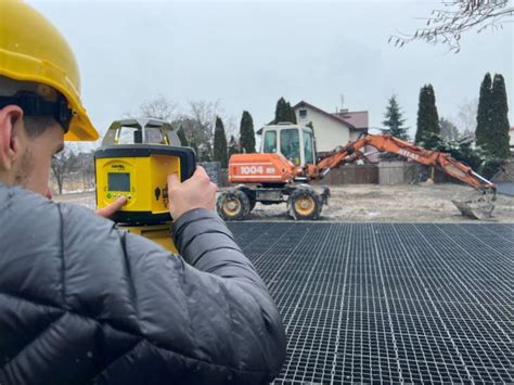 Teminė nuotrauka su automobilio išmetimo sistema arba taršos matavimo įranga