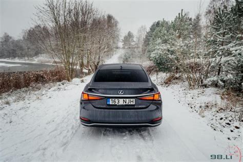 Automobilis su kameromis vietoj tradicinių veidrodėlių