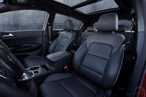 Kia Sorento (trečios ar ketvirtos kartos) bendras vaizdas, pabrėžiant dizainą
