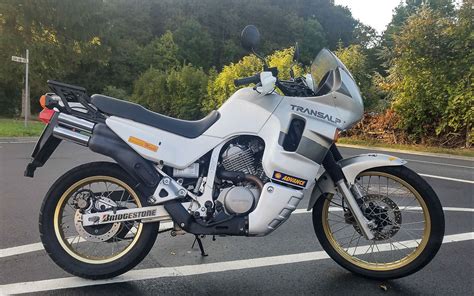 Honda XL 600 V Transalp variklio ir išmetimo sistemos schema