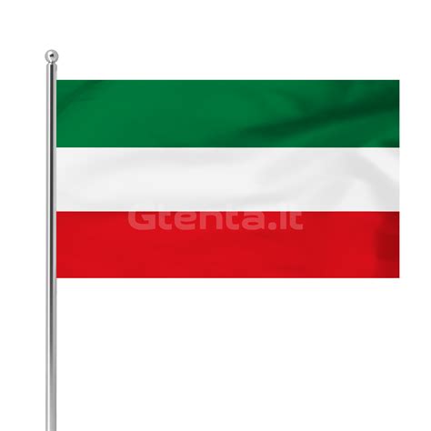 simbolinė Lietuvos mažosios kultūros sostinės vėliava, plazdanti prie Nevarėnų kultūros centro pastato