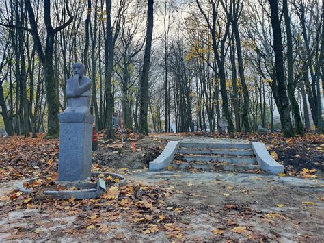 nuotraukos iš Nevarėnų tautodailės parko su skulptūrų ansambliu 