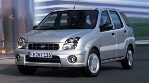 Subaru Justy skirtingų kartų modelių iliustracija