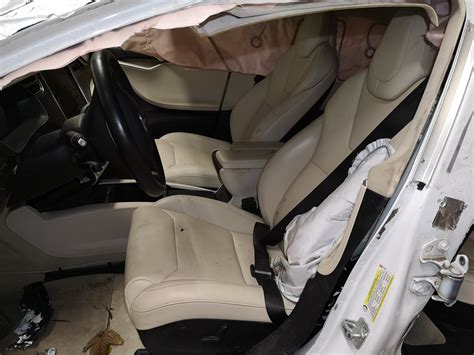 Automobilio salono sėdynių remonto darbai
