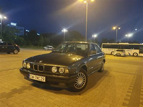Gabalas su iliustruota BMW E34 šviesų sistema ir lemputės vieta